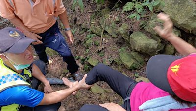 高雄女登屏東力里山滑倒受傷 警消5人護送下山