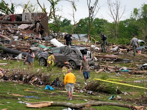 Gobernadora de Iowa emite proclamación de desastre tras el paso de un tornado que dejó varios muertos - El Diario NY