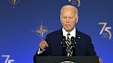 Biden annonce l'envoi à l'Ukraine de systèmes de défense antiaérienne