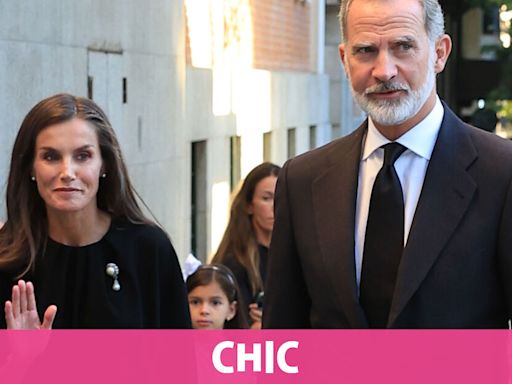 Los reyes Felipe y Letizia coinciden de nuevo con el rey emérito en el funeral de Alejandro Fernández de Araoz