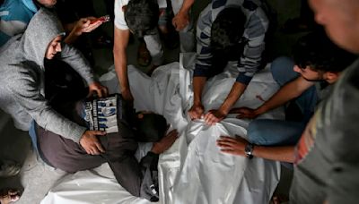 El ataque israelí que causó 45 muertos en el campamento de desplazados palestinos de Rafah fue un "trágico error", según Netanyahu
