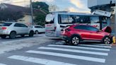 Carro e micro-ônibus colidem e atingem loja no bairro Pio X, em Caxias do Sul | GZH