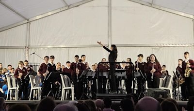 La Banda Jove y Petit Ars maravillan en el concierto solidario de Xàbia