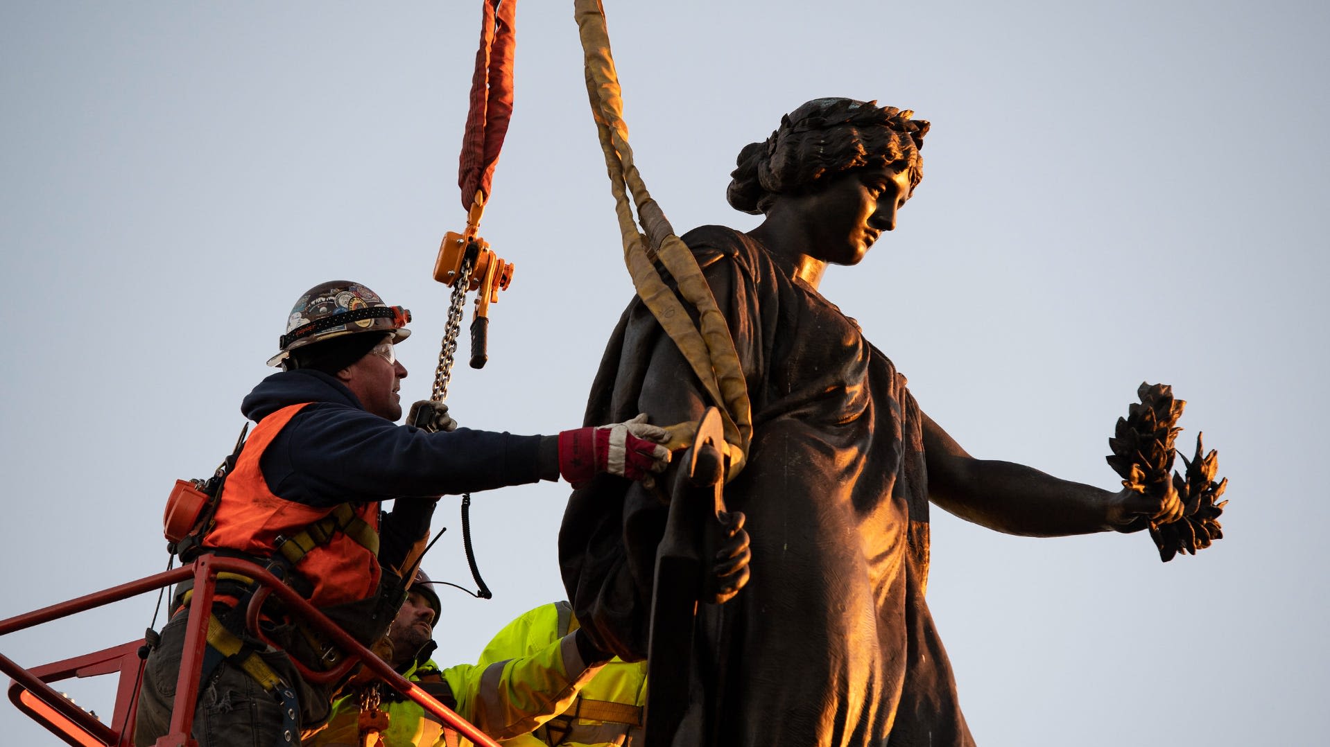 All but 1 GOP US House member from Arizona backs restoration of Confederate memorial