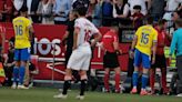 El Sevilla avergüenza a todos los suyos... y hasta al fútbol (0-1)