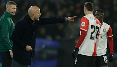 Entrenador de Santi Giménez, principal candidato para suplir a Klopp en Liverpool