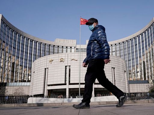 Chinese money flows into bonds even as central bank warns of risks