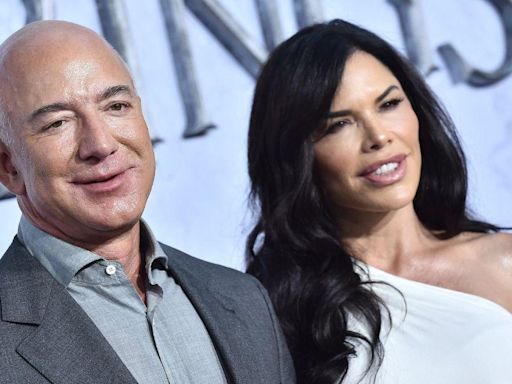 Billionaire Jeff Bezos' Fiancée Lauren Sánchez Drops Longtime Publicist and Hires New Rep After Attack From NY Restaurateur...