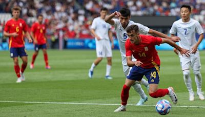 Aimar provoca un penalti en un debut dubitativo de la selección olímpica