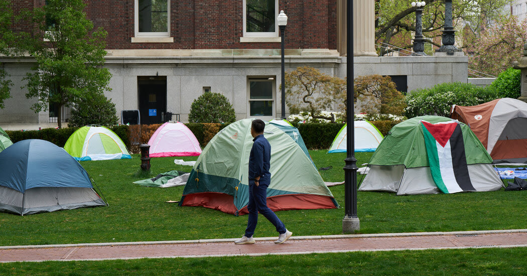 3 Columbia University Deans Who Sent Insulting Texts Have Resigned