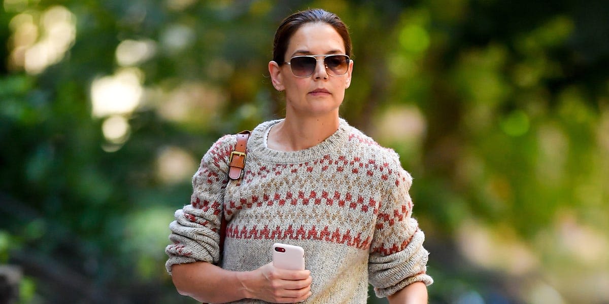 Katie Holmes Paired Her Cozy Fall Sweater With Summer’s Favorite Footwear Trend