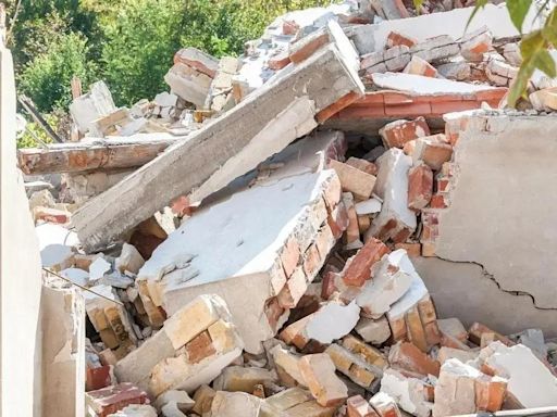 Ceiling plaster of Thane house collapses; elderly woman, her son injured