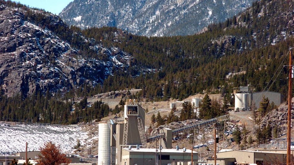 Stillwater Mine lays off 700 workers