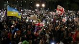 Miles de manifestantes abarrotaron la capital de Georgia tras la aprobación de la polémica “ley rusa”