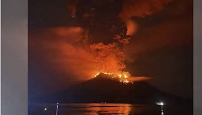 印尼火山劇烈爆發「連噴5次」 當局憂引發海嘯緊急撤離逾萬人