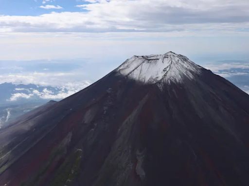 富士山迎登山季 開山首日逾1600人湧入