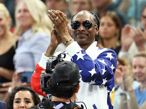 Michael Phelps gives Snoop Dogg a hilarious swim lesson at Paris Olympics
