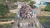 Haitian vendors struggle to earn bread at border market