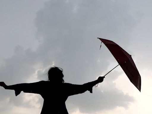 Bengaluru News Live Updates: IMD forecasts cloudy skies, light rains in city today