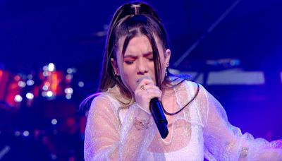 Tatiana ‘La Baby Flow’ canta Como Quien Pierde Una Estrella’ de Alejandro Fernández en La Descarga