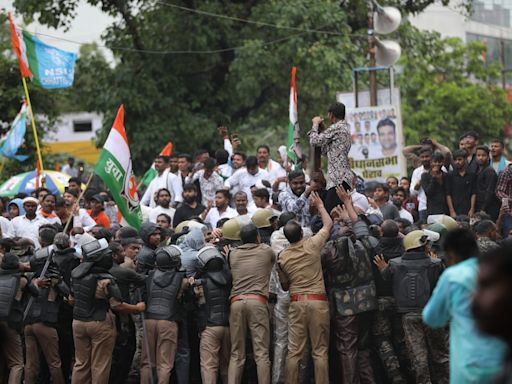 Chhattisgarh: Congress Workers Attempt To Seize Assembly, Stage Mega Protest On Deteriorating Law