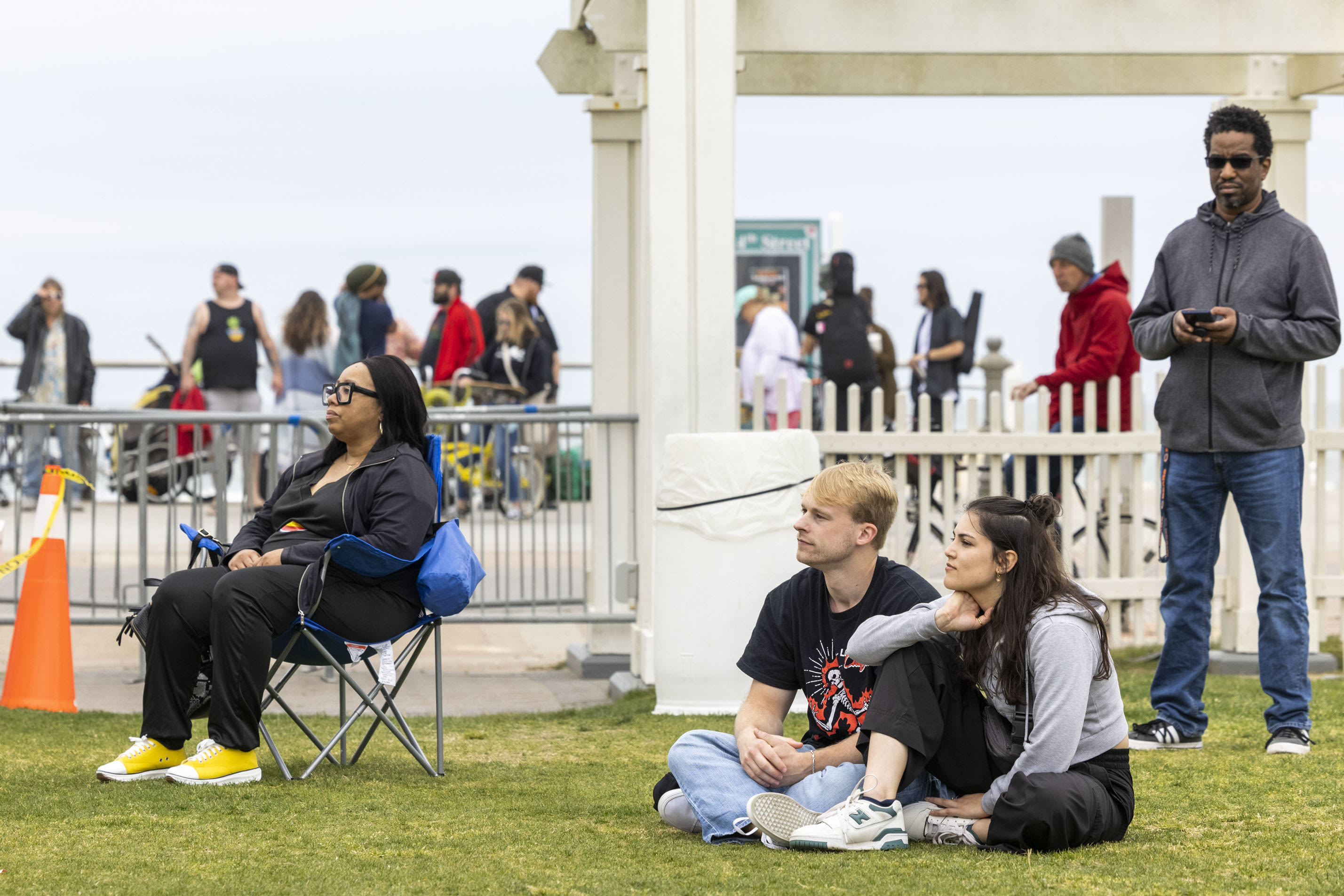 Audacy’s Oceanfront Concerts draws small but lively crowd: ‘Everybody’s out here having fun.’