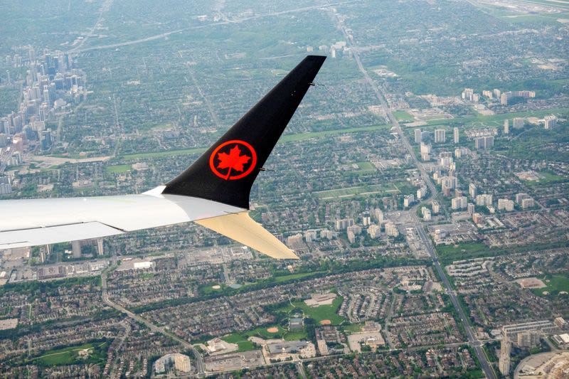 Air Canada prepares to shut down as talks with pilots union near deadlock