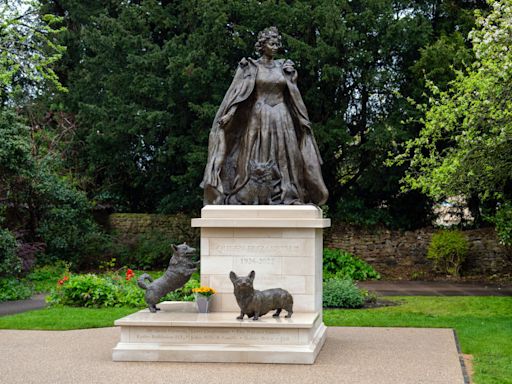 First Queen Elizabeth II Memorial Statue Unveiled, with a Smile and Three Corgis, in England