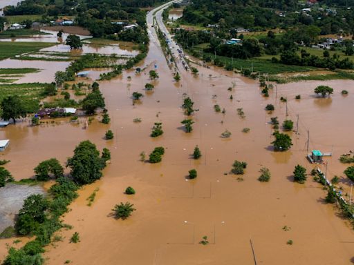 Flooding in Thailand maroons thousands in northern province