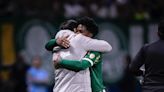 Endrick posta abraço com Abel Ferreira em despedida do Palmeiras