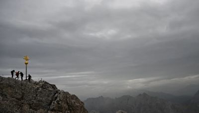 Tragedia en Alemania: un adolescente murió tras ser impactado por un rayo en la montaña más alta del país