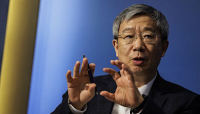 China Ex-Central Bank Governor Makes Rare Nod to Deflation Worry