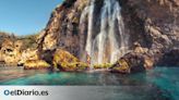 Un baño refrescante en los Acantilados de Maro: roca y aguas cristalinas entre Nerja y Almuñécar