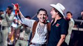 Nodal le cantó ‘Las Mañanitas’ a Memo Ochoa por su cumpleaños en pleno concierto