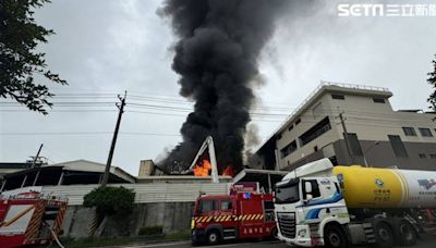 高雄工業區驚傳爆炸 廠房囤「大量化學品」居民狂噴淚咳嗽