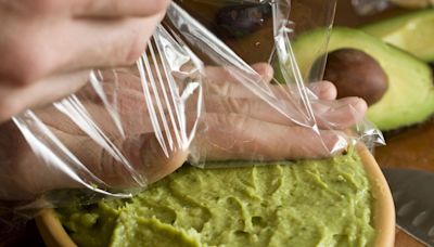 So THAT's How Restaurants Keep Guacamole Fresh All Day