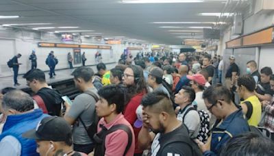 Metro CDMX hoy: Sacan tren de Línea 7 y causa retrasos y enojo de usuarios