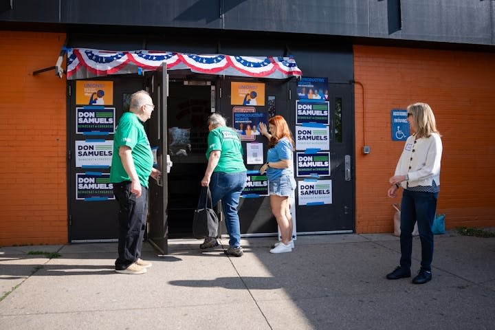 Rep. Ilhan Omar wins DFL endorsement over Don Samuels at Minneapolis convention