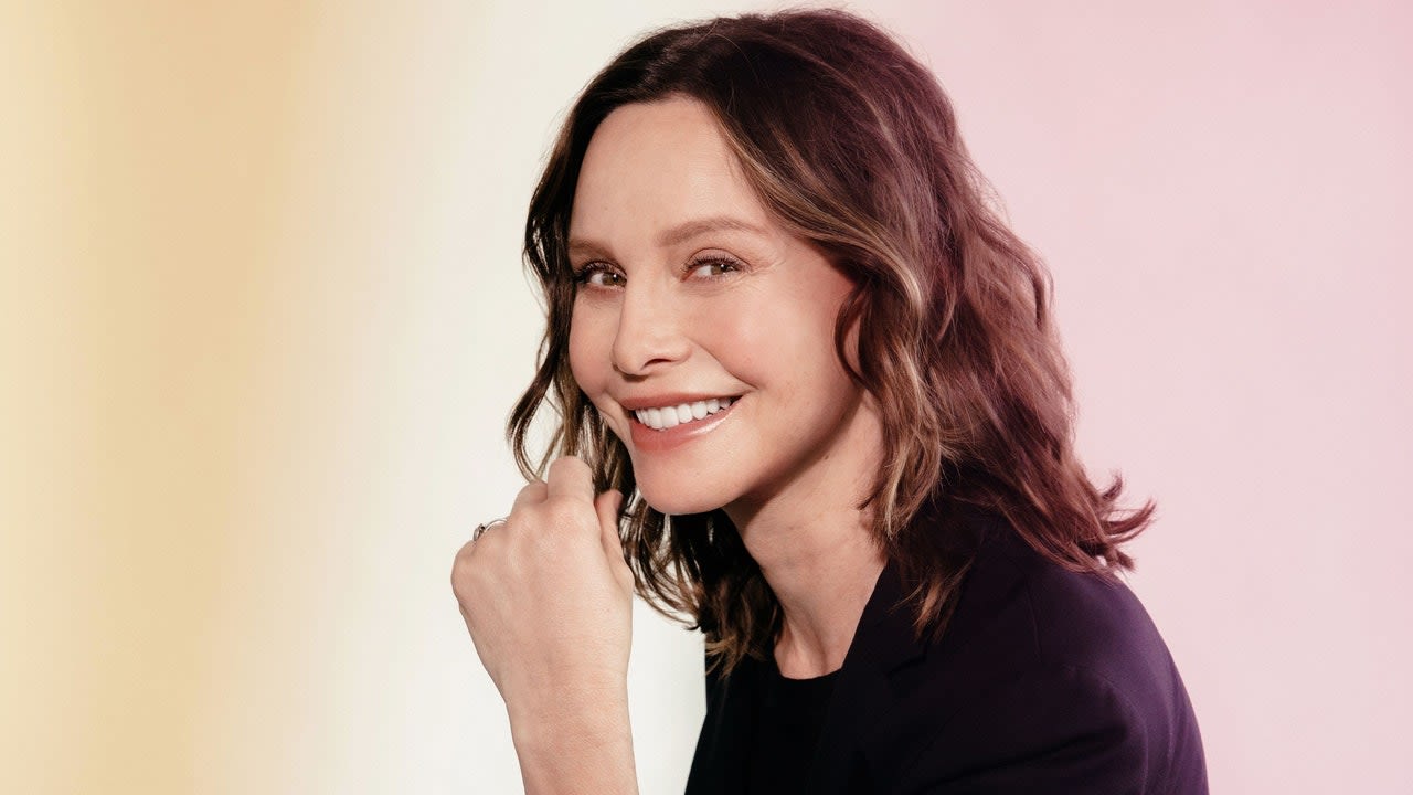 On ‘Feud,’ Calista Flockhart’s Lee Radziwill Is Covered in Barbed Wire