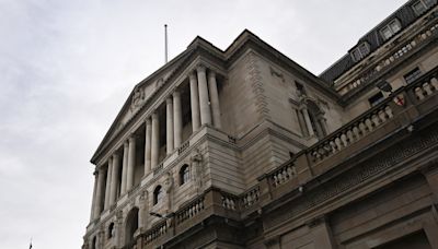 El Banco de Inglaterra baja los tipos por primera vez en cuatro años, hasta el 5 %