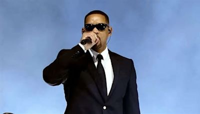 Will Smith surprises Coachella audience with 'Men in Black' performance