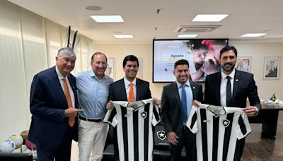 Botafogo: antes de jogo contra o Palmeiras pela Libertadores, Textor se encontra com políticos em Brasília