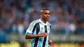 Grêmio reencontra Douglas Costa com rebaixamento na memória e Z-4 no presente de ambos