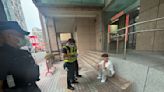 【有影】香港籍男大生狂歡後倒騎樓不省人事、朋友見狀全跑開、警消合力救援避危害 | 蕃新聞