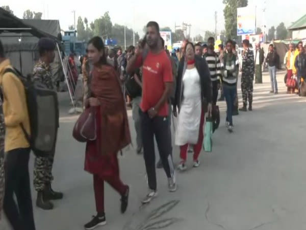 J-K: Fresh batch of pilgrims leaves for Amarnath shrine under heightened security measures