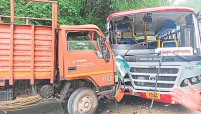 Puttur: Minor injuries reported in KSRTC bus-lorry collision in Uppinangady