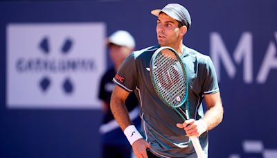 Facundo Díaz Acosta vs Stéfanos Tsitsipas, por los cuartos de final del ATP 500 de Barcelona: minuto a minuto, en directo