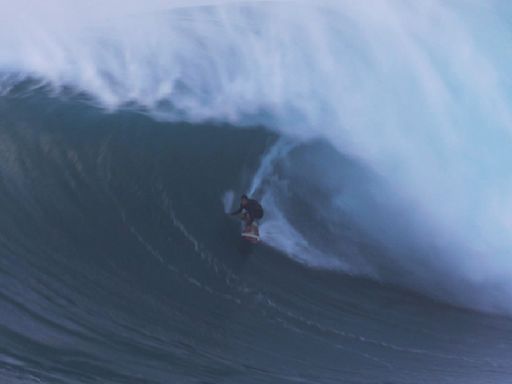 Albee Layer Bags Another 20-Foot West Bowl Jaws Barrel