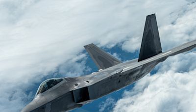 F-22和F-35戰機相繼飛越東南亞 向中共釋信號 | 太平洋 | 大紀元