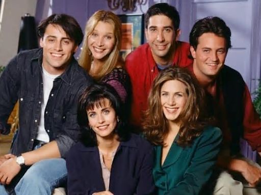 ‘Friends’: Jennifer Aniston, Lisa Kudrow and others in talks to reunite